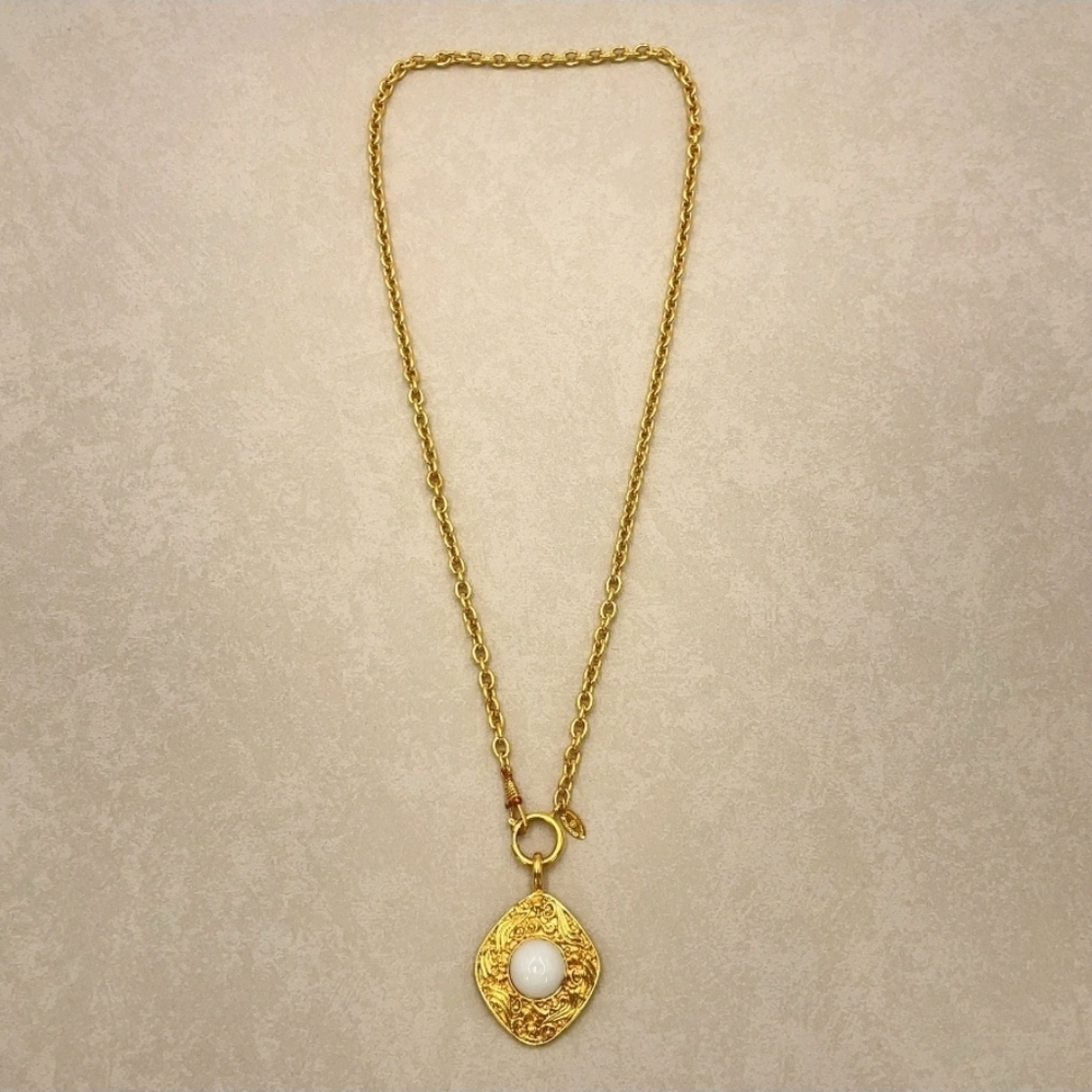 Authen Chanel Coco Arabesque Diamond Pearl Necklace Engraved 3893 W/Box - Picture 5 of 16